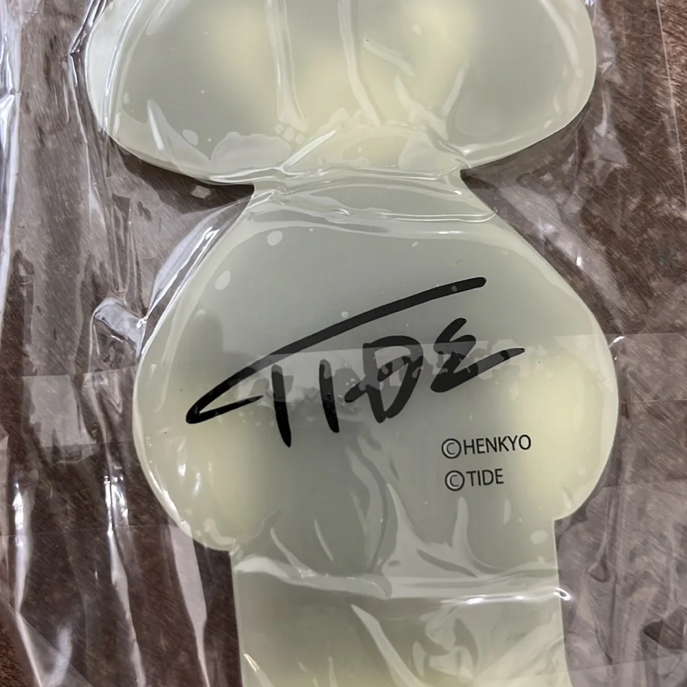 TIDE solo exhibition “BLOOM” Limited Edition Keychain Art Tag Bag Charm Commemor